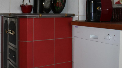 Ein hochwertig gekachelter Küchenofen Ein hochwertig gekachelter Küchenofen