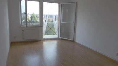 Wohnzimmer mit angrenzendem Balkon Wohnzimmer mit angrenzendem Balkon