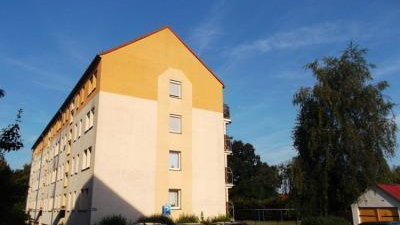 Fassadenansicht West mit Parkplatz Fassadenansicht West mit Parkplatz