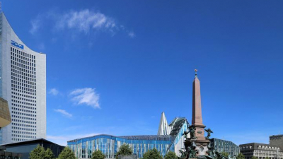 ... auf dem Augustusplatz, der mit 40.000 m² zu einer der größten Plätze Deutschlands zählt, ... auf dem Augustusplatz, der mit 40.000 m² zu einer der größten Plätze Deutschlands zählt,