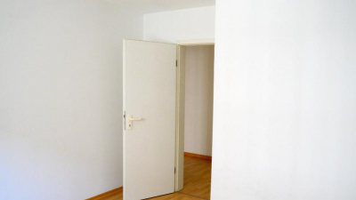 Die Wohnung ist überwiegend mit Laminat ausgestattet Die Wohnung ist überwiegend mit Laminat ausgestattet