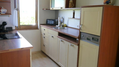 Beide Wohneinheiten sind mit einem Wohn- und drei Schlafzimmern sowie einer Einbauküche Beide Wohneinheiten sind mit einem Wohn- und drei Schlafzimmern sowie einer Einbauküche