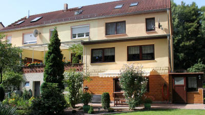 zweigeschossiges Einfamilienhaus mit innenliegender Garage zweigeschossiges Einfamilienhaus mit innenliegender Garage