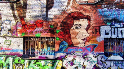 liegt nicht zuletzt an der Kneipen-, Kleinkunst- und Alternativszene liegt nicht zuletzt an der Kneipen-, Kleinkunst- und Alternativszene