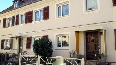 Angeboten wird ein modernes Reihenmittelhaus Angeboten wird ein modernes Reihenmittelhaus