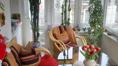 mit großem Wintergarten und schönem Grundstück. mit großem Wintergarten und schönem Grundstück.