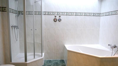 sind vom Flur aus zu begehen. sind vom Flur aus zu begehen.