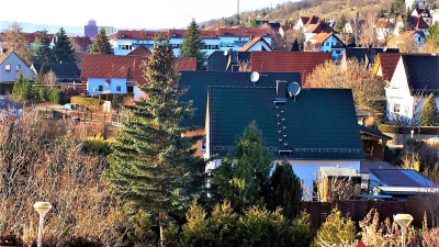 und hübschem Balkon und hübschem Balkon