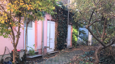 von insgesamt ca. 328 m² von insgesamt ca. 328 m²