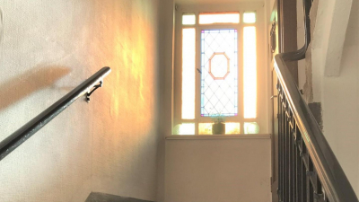 und eine Gewerbefläche von ca. 45 m². und eine Gewerbefläche von ca. 45 m².