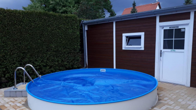 und Swimmingpool und Swimmingpool