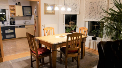 das mit seinen 6 Zimmern Platz das mit seinen 6 Zimmern Platz