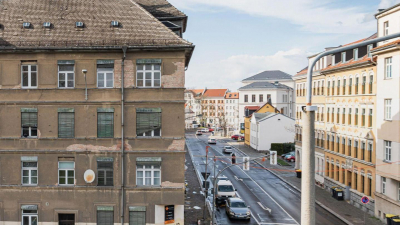 & Modernisierung im Innen- und Außenbereich & Modernisierung im Innen- und Außenbereich