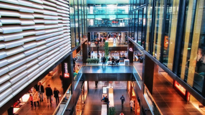 Shopping in modernen Kaufhäusern Shopping in modernen Kaufhäusern