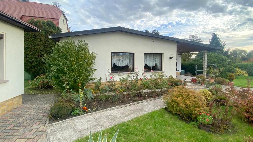 Der Zugang erfolgt hinter dem Haus. Der Zugang erfolgt hinter dem Haus.