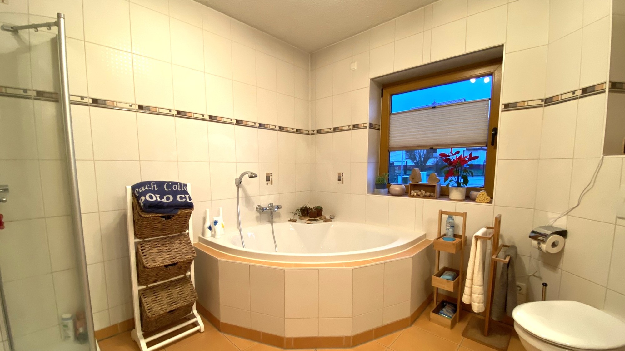 15_nachhause-immobilien_9cbc47e8-c298-4254-99e9-2f37d82f110c_bild Reserviert ... Ein moderner Wohntraum mit Swimmingpool, Ausbaureserve und großem Garten