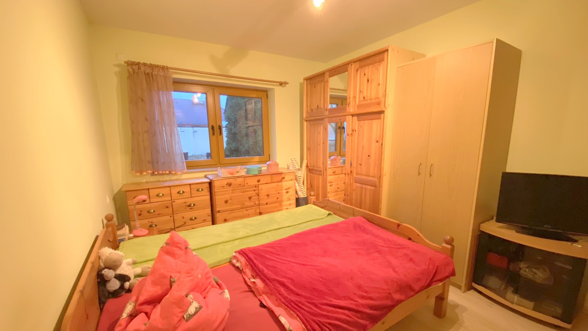 20_nachhause-immobilien_3a060404-4430-461e-871e-77ed0562ee9e_bild Reserviert ... Ein moderner Wohntraum mit Swimmingpool, Ausbaureserve und großem Garten