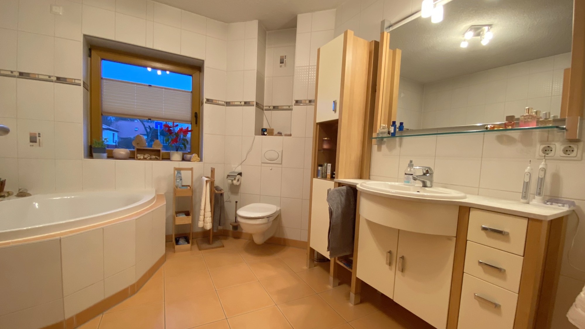 35_nachhause-immobilien_0beca18c-7562-4326-9ec4-6720525b30f2_bild Reserviert ... Ein moderner Wohntraum mit Swimmingpool, Ausbaureserve und großem Garten