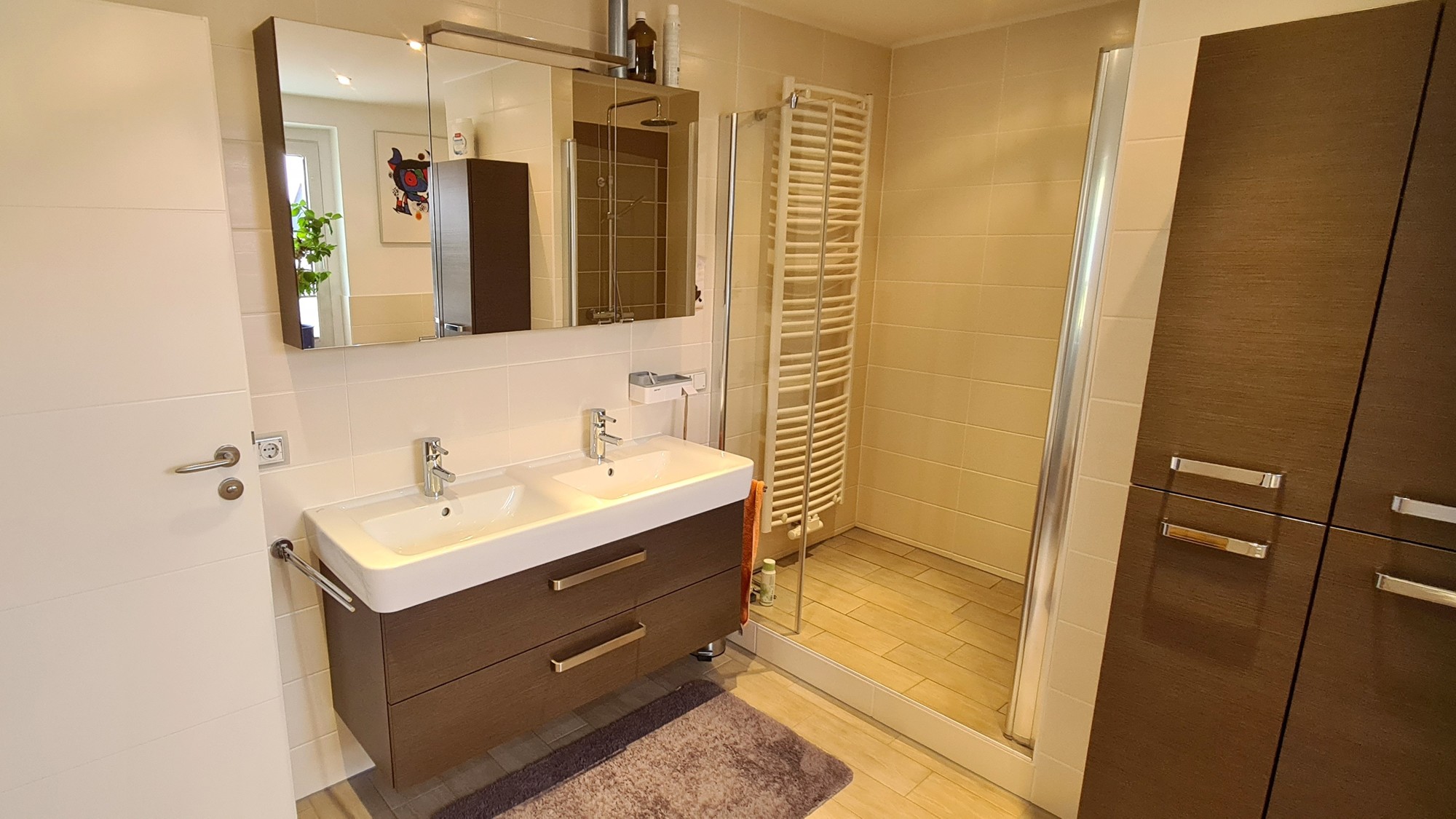 errichtet und voll unterkellert. errichtet und voll unterkellert.