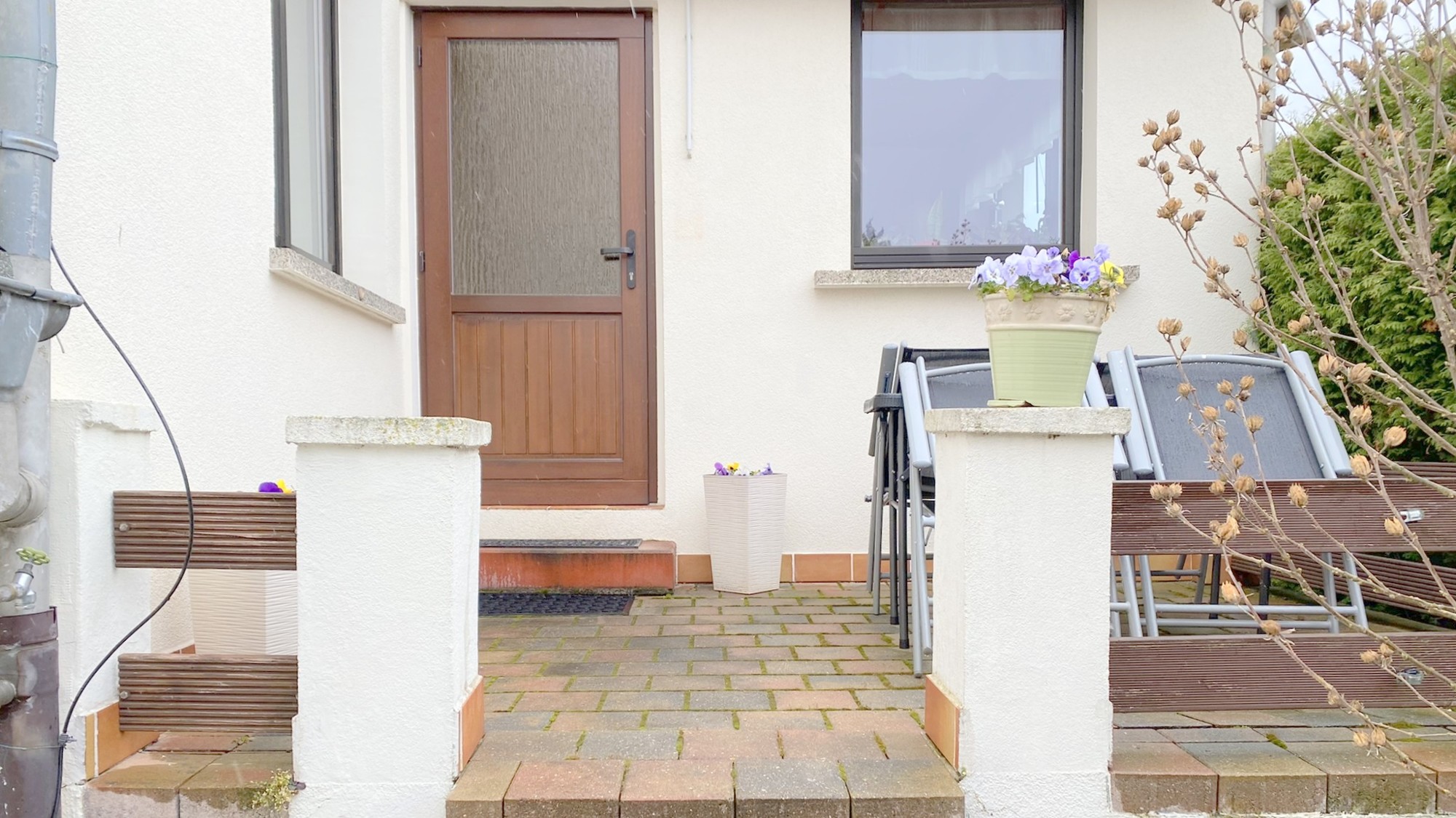 Einfamilienwohnhaus als Teil eines Doppelhauses Einfamilienwohnhaus als Teil eines Doppelhauses