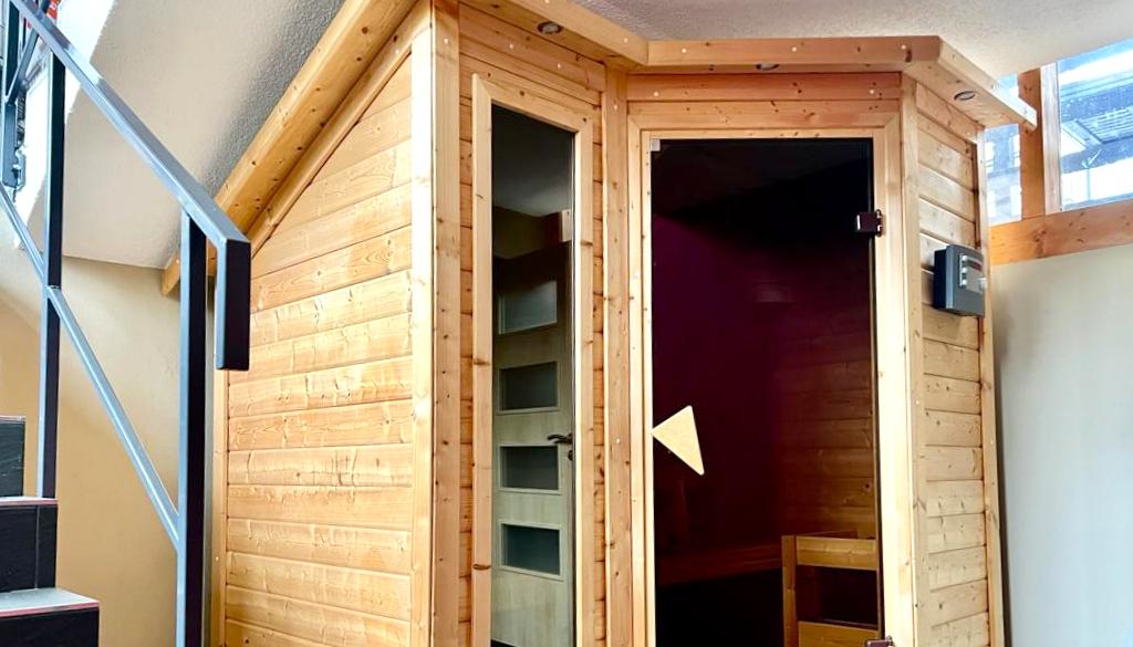 12_nachhause-immobilien__43763_bild Kaufen, Einziehen, Wohnen ... Modernes Haus mit Einliegerwohnung, Sauna und Swimmingpool