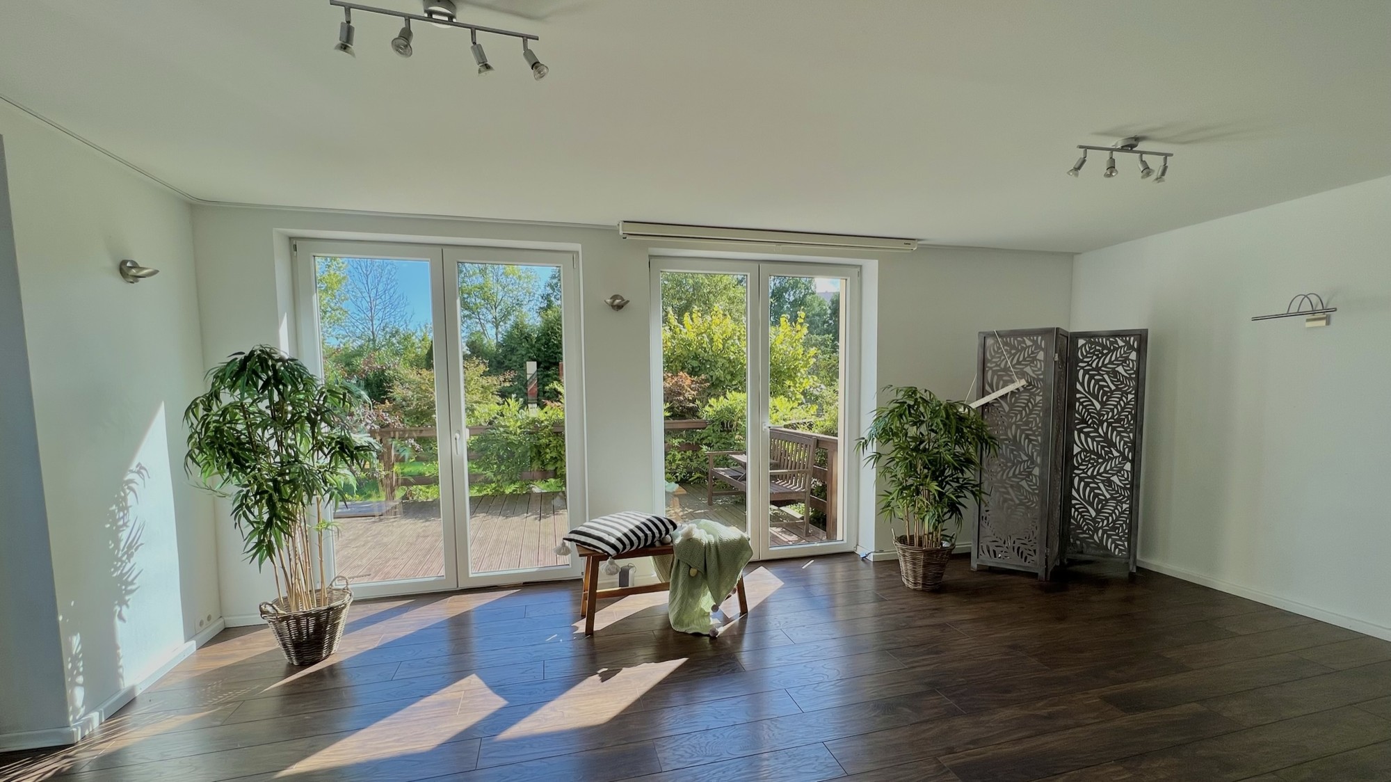 25_nachhause-immobilien__43791_bild Kaufen, Einziehen, Wohnen ... Modernes Haus mit Einliegerwohnung, Sauna und Swimmingpool