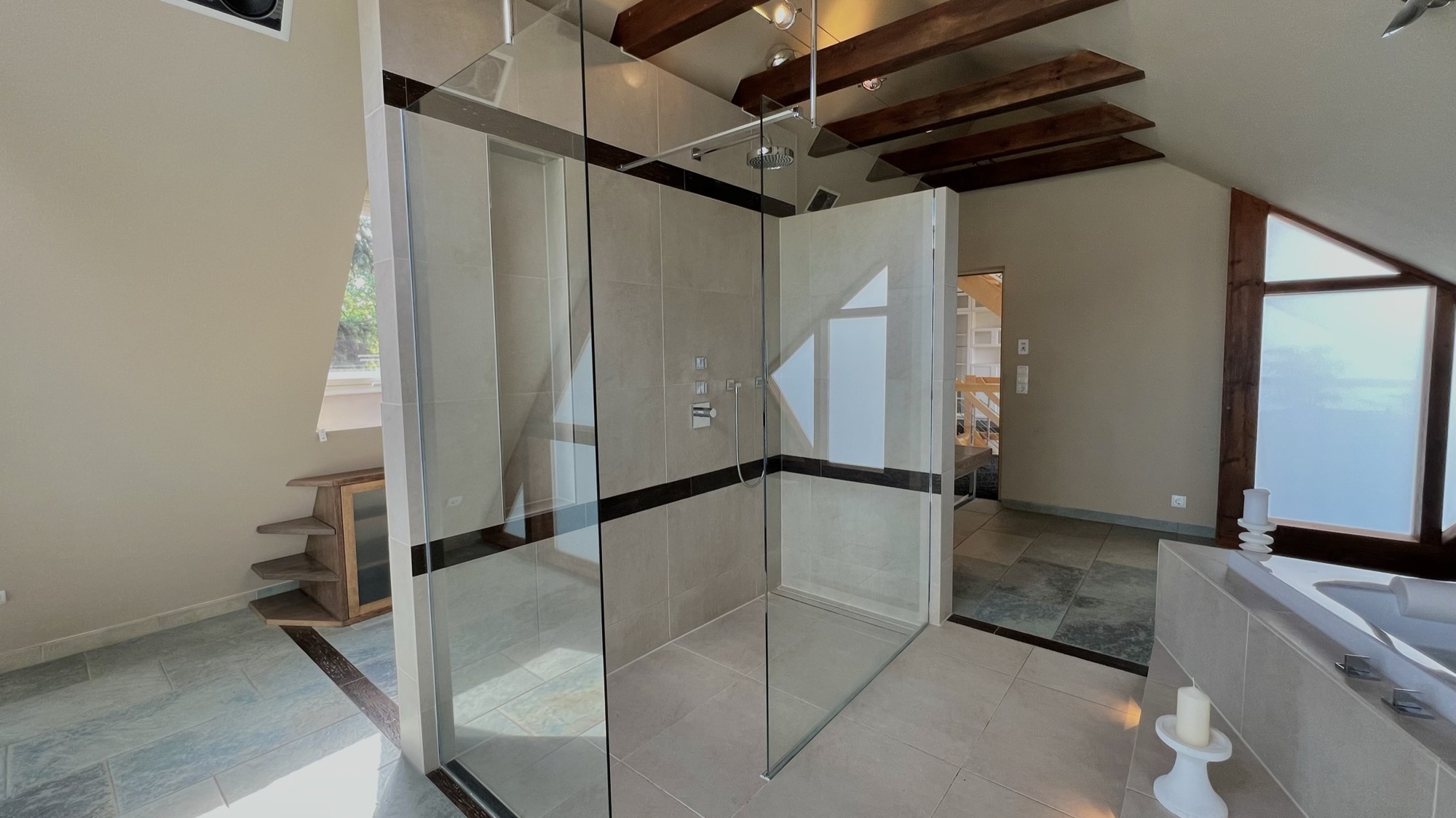 42_nachhause-immobilien__43825_bild Kaufen, Einziehen, Wohnen ... Modernes Haus mit Einliegerwohnung, Sauna und Swimmingpool