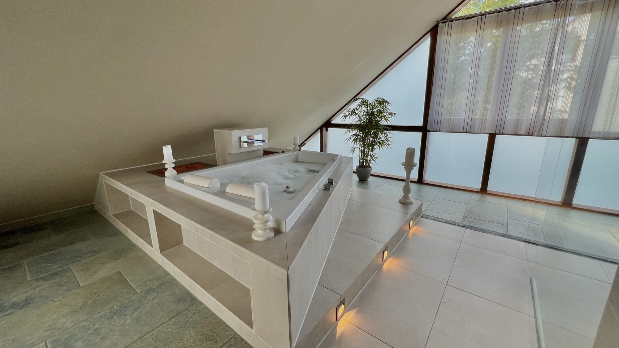 45_nachhause-immobilien__43831_bild Kaufen, Einziehen, Wohnen ... Modernes Haus mit Einliegerwohnung, Sauna und Swimmingpool