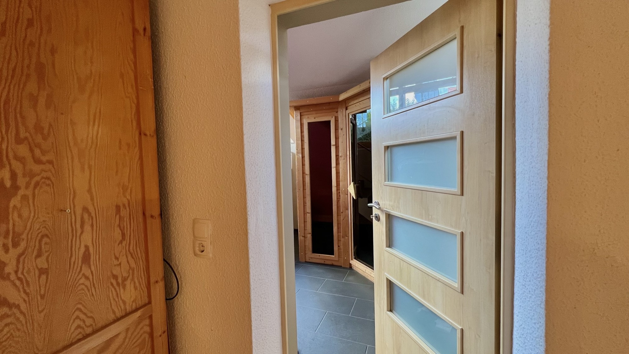 55_nachhause-immobilien__43851_bild Kaufen, Einziehen, Wohnen ... Modernes Haus mit Einliegerwohnung, Sauna und Swimmingpool