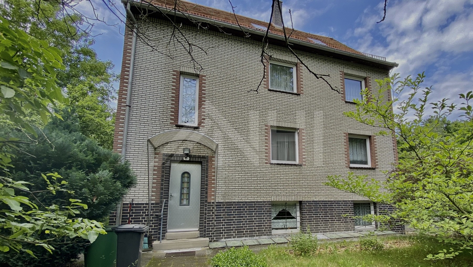 01_nachhause-immobilien_dccb0137-717b-4b5a-b68f-367151964f2f_titelbild Gartenstadt und Industrieromantik ... Zweifamilienwohnhaus mit viel Potential