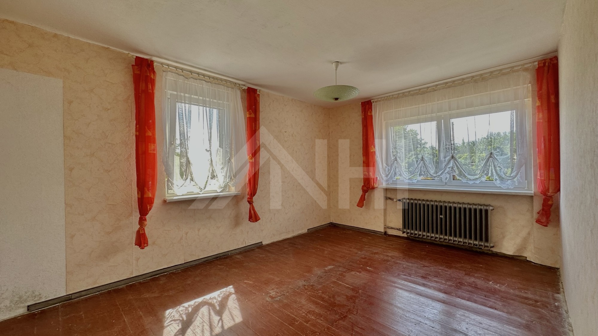 ein Wohn- und Geschäftshaus ein Wohn- und Geschäftshaus