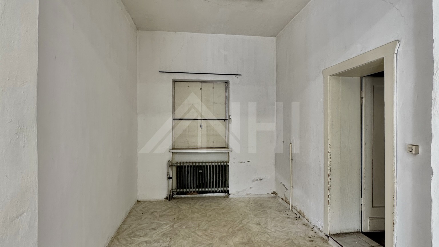 und insgesamt 7 Zimmern und insgesamt 7 Zimmern