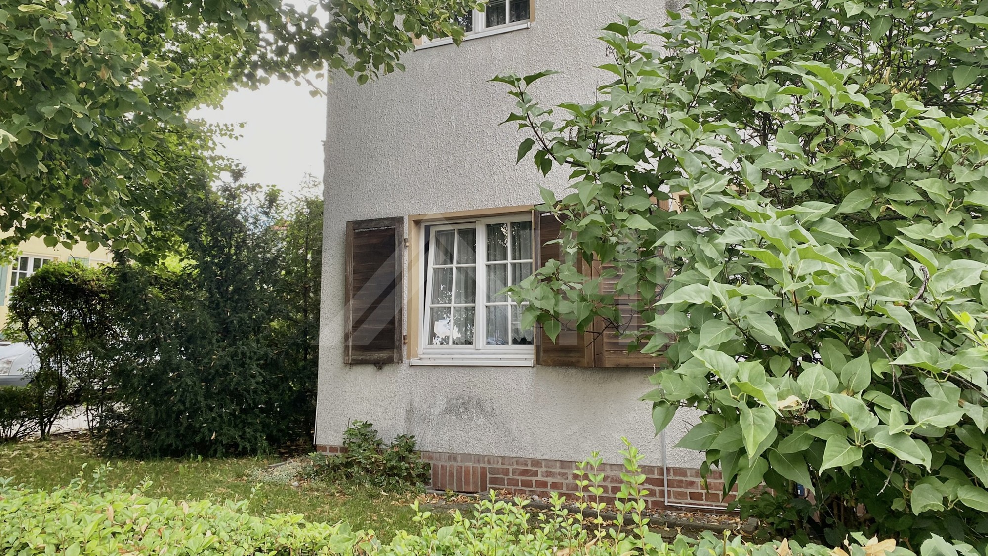 großem Grundstück großem Grundstück