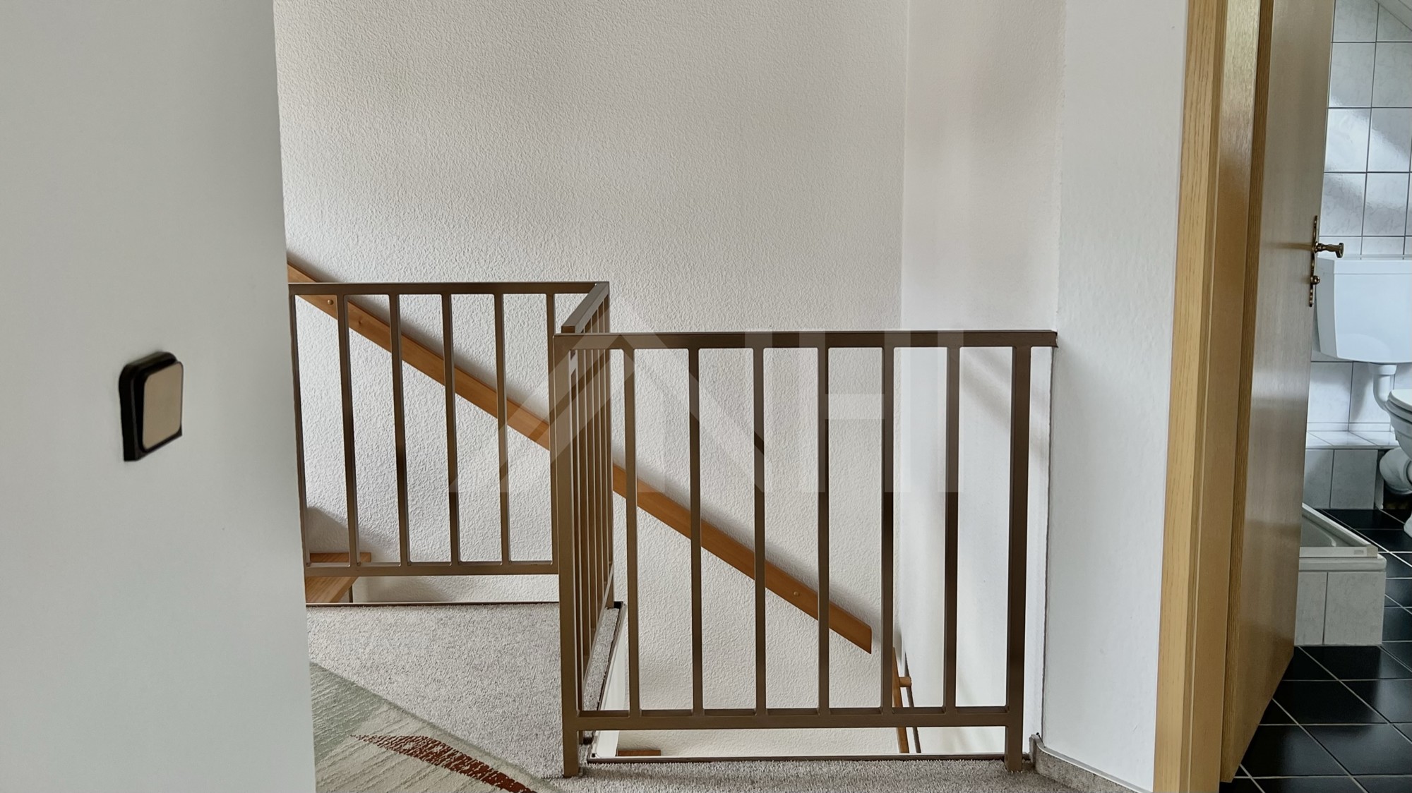 bietet drei Zimmer bietet drei Zimmer