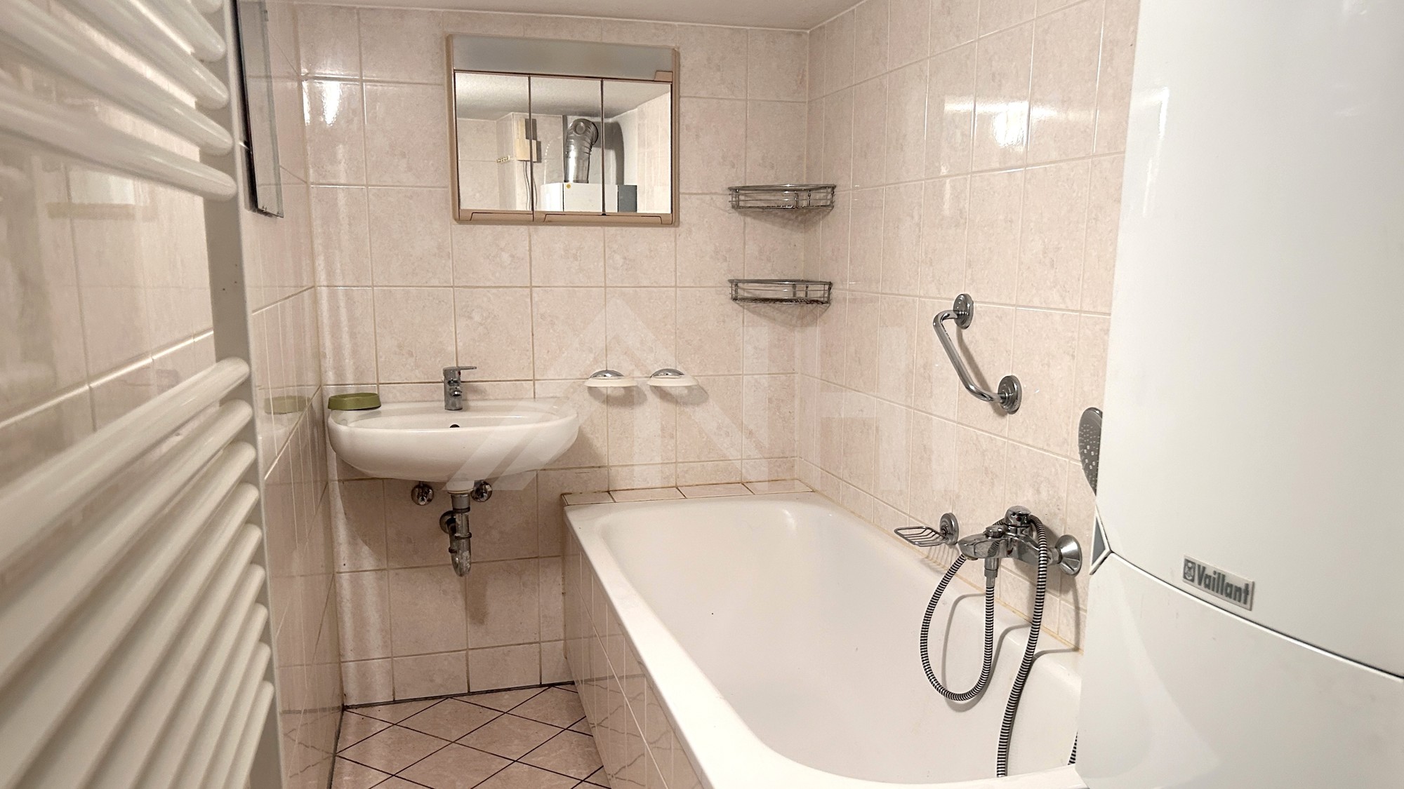 Die Immobilie ist massiv gebaut. Die Immobilie ist massiv gebaut.