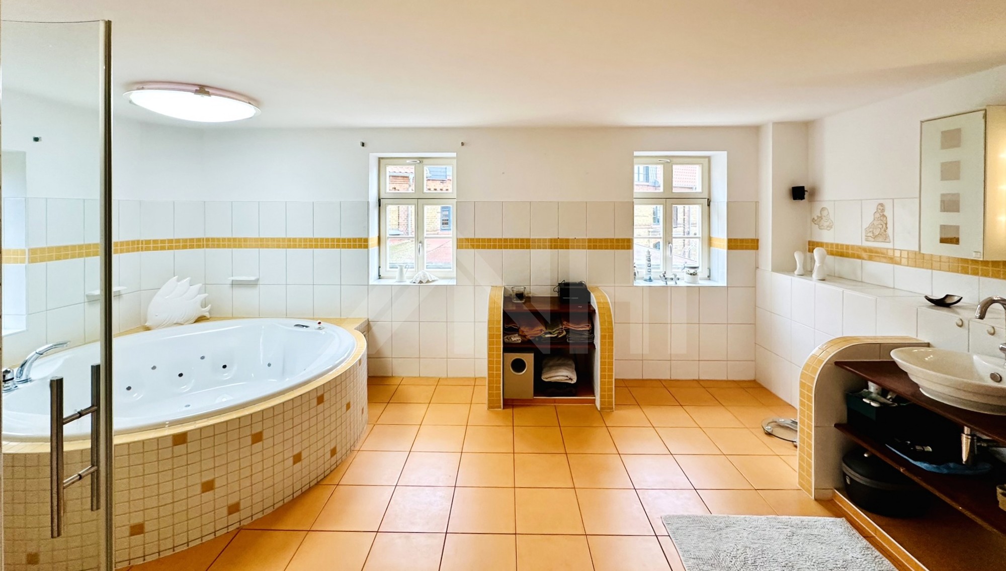 mit Sauna und Wintergarten. mit Sauna und Wintergarten.